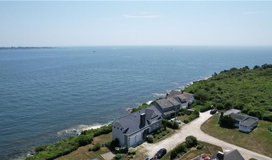 4 Clarkes Village Ln, Jamestown, RI 02835 - 3 Beds, 3 Bath
