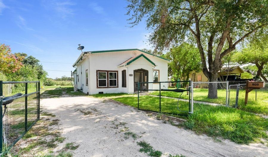 809 Hickey St, Alice, TX 78332 - 2 Beds, 1 Bath
