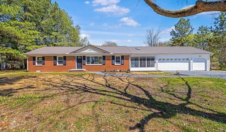 2475 W DENNEYS Rd, Dover, DE 19904 - 4 Beds, 2 Bath
