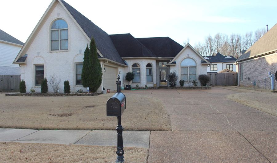 10491 RED STONE, Collierville, TN 38017 - 3 Beds, 2 Bath