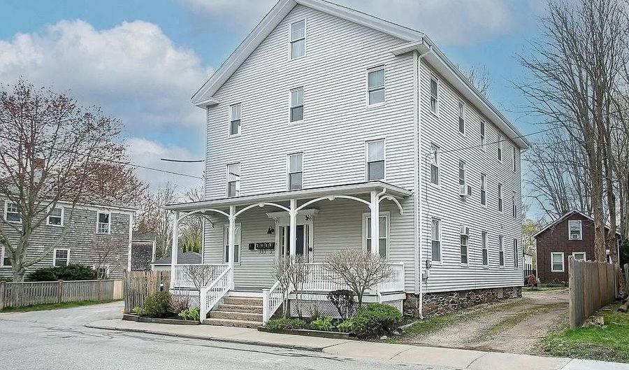 14 Brinley St, Newport, RI 02840 - 1 Beds, 1 Bath