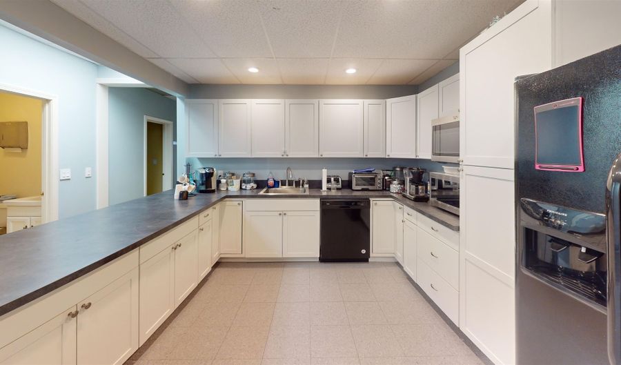 10 Commerce Park N, Bedford, NH 03110 - 0 Beds, 0 Bath