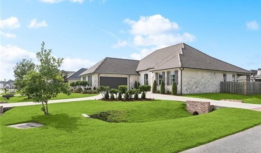 130 BALD EAGLE Dr, Belle Chasse, LA 70037 - 4 Beds, 4 Bath