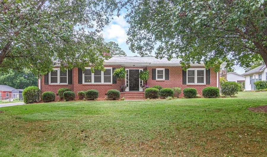 204 Byrnes Ave, Abbeville, SC 29620 - 3 Beds, 2 Bath