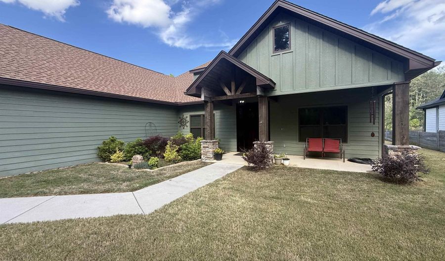632 Hiram Dr, Bauxite, AR 72011 - 4 Beds, 3 Bath