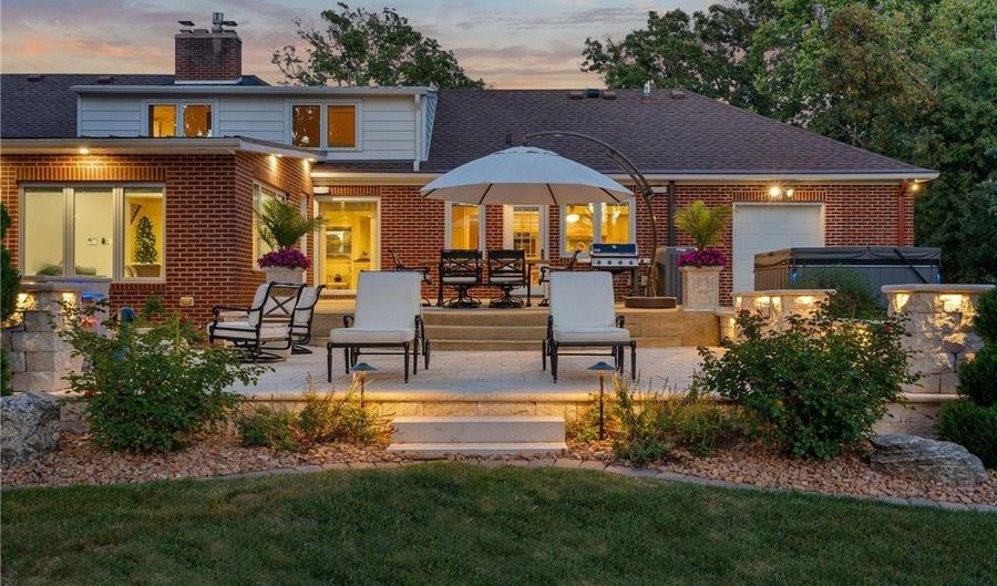 301 22nd St NW, Austin, MN 55912 - 5 Beds, 5 Bath