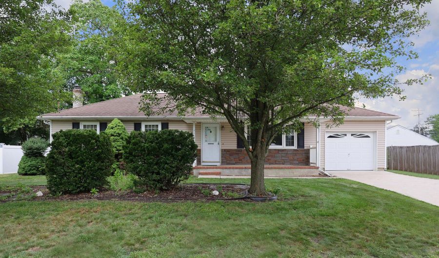 1114 Seaman Ave, Beachwood, NJ 08722 - 3 Beds, 2 Bath