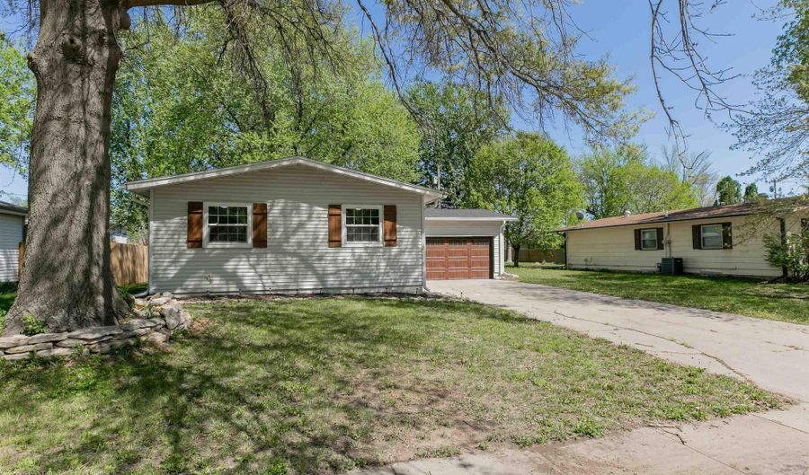 1612 Northridge Rd, Beatrice, NE 68310 - 4 Beds, 3 Bath