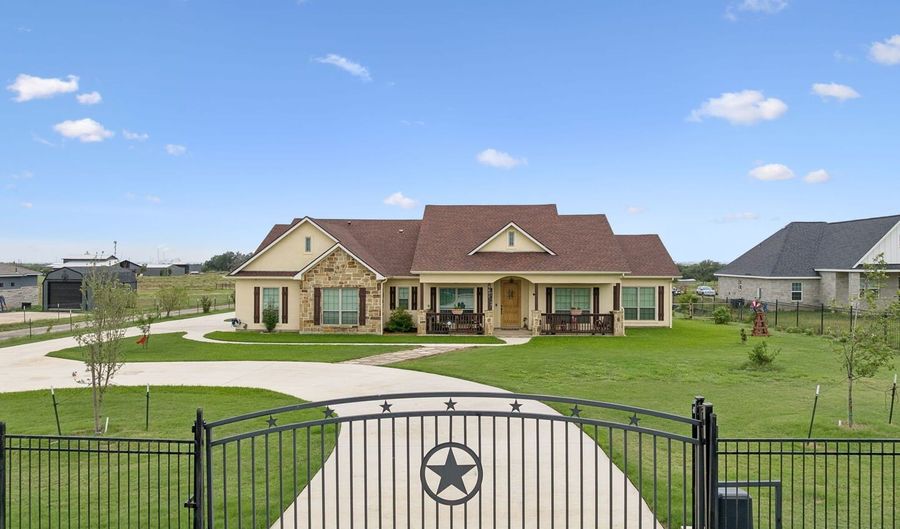 9691 Crow Ln, Adkins, TX 78101 - 4 Beds, 3 Bath