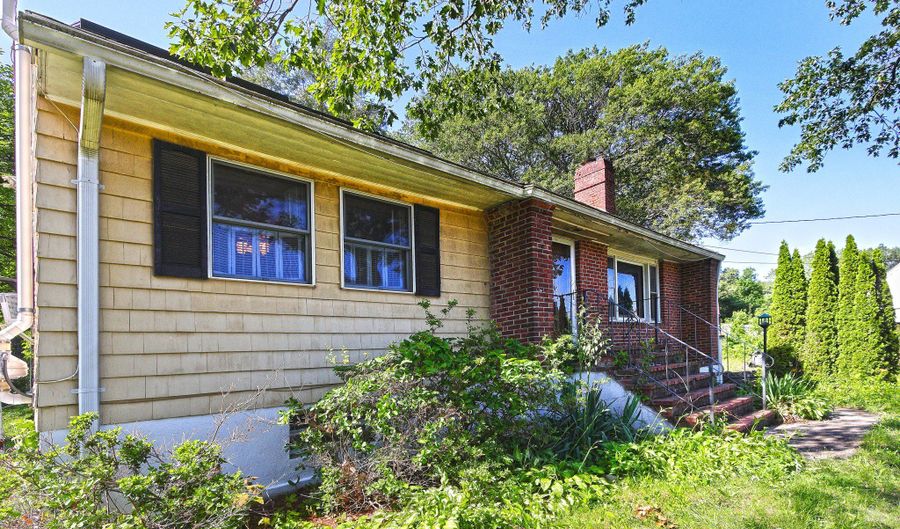310 Douglas St, Bridgeport, CT 06606 - 4 Beds, 3 Bath