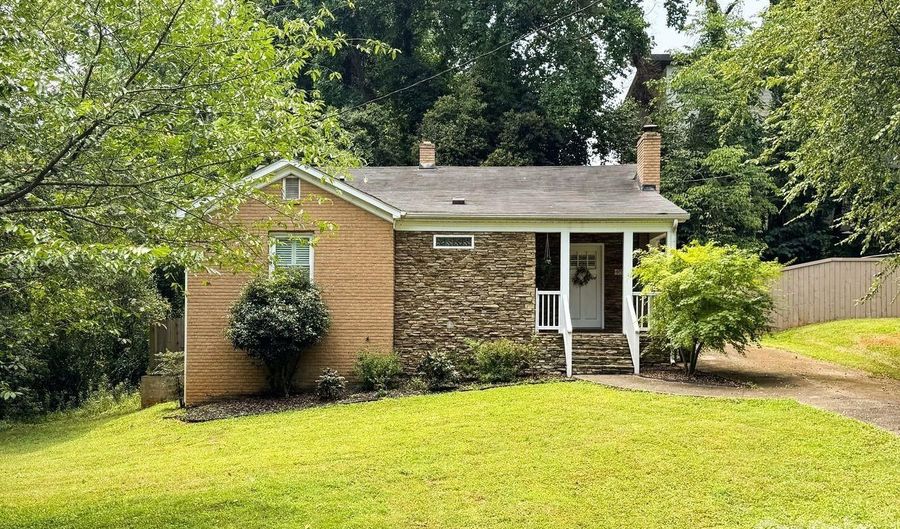 4010 Hiddenbrook Dr, Charlotte, NC 28205 - 2 Beds, 3 Bath