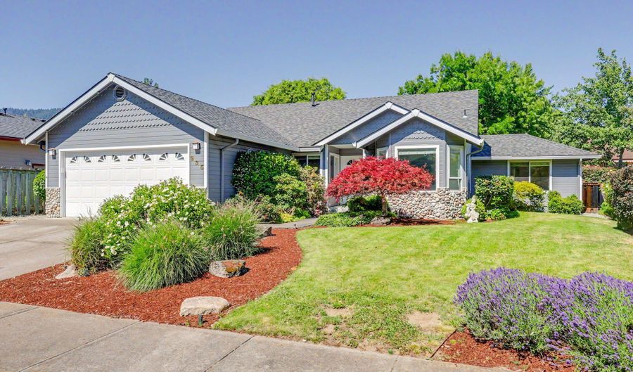 935 Cypress Point Loop, Ashland, OR 97520 - 3 Beds, 2 Bath