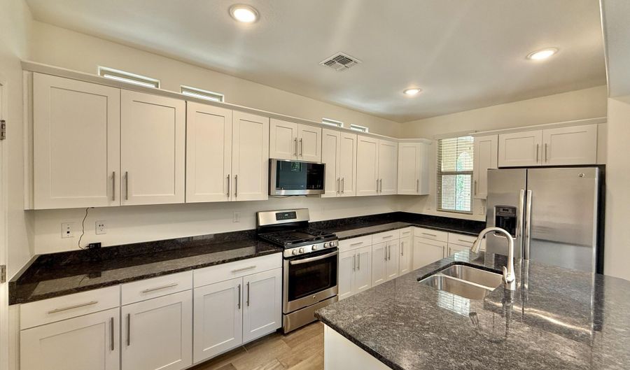3231 S Mingus Dr, Chandler, AZ 85286 - 3 Beds, 3 Bath