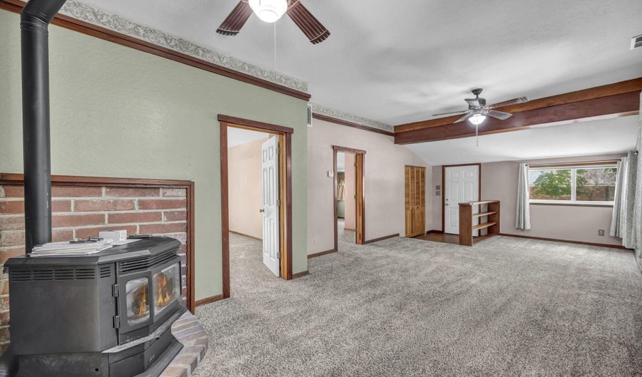 614 W 3rd St, Carson City, NV 89703 - 2 Beds, 3 Bath