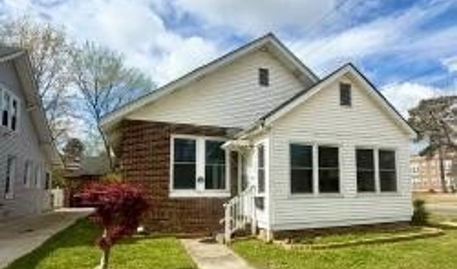 517 W North St W, Ahoskie, NC 27910 - 4 Beds, 2 Bath