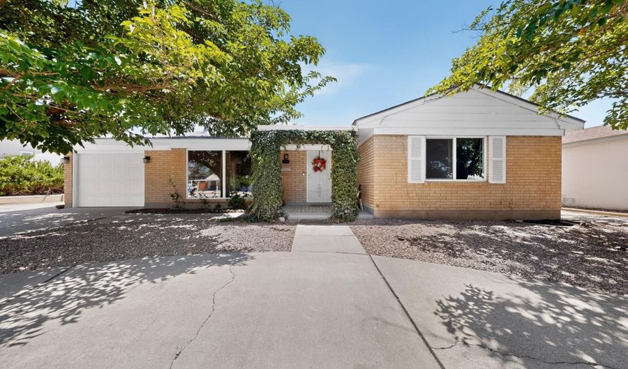 2814 Arizona St NE, Albuquerque, NM 87110 - 3 Beds, 2 Bath