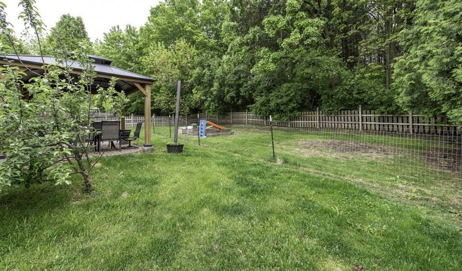 686 Kennedy Dr, Antioch, IL 60002 - 4 Beds, 3 Bath