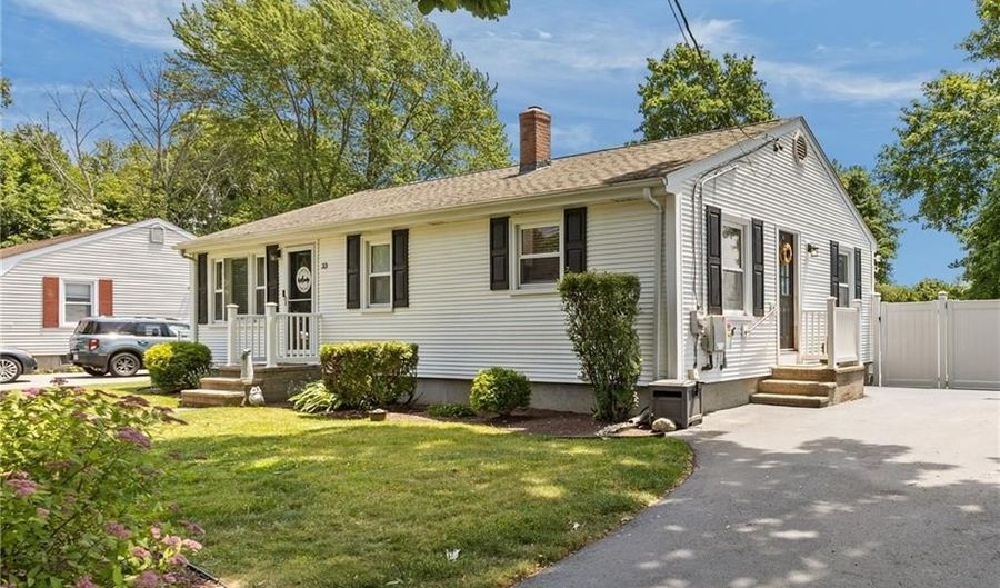 33 Fairhaven Rd, Cumberland, RI 02864 - 3 Beds, 2 Bath