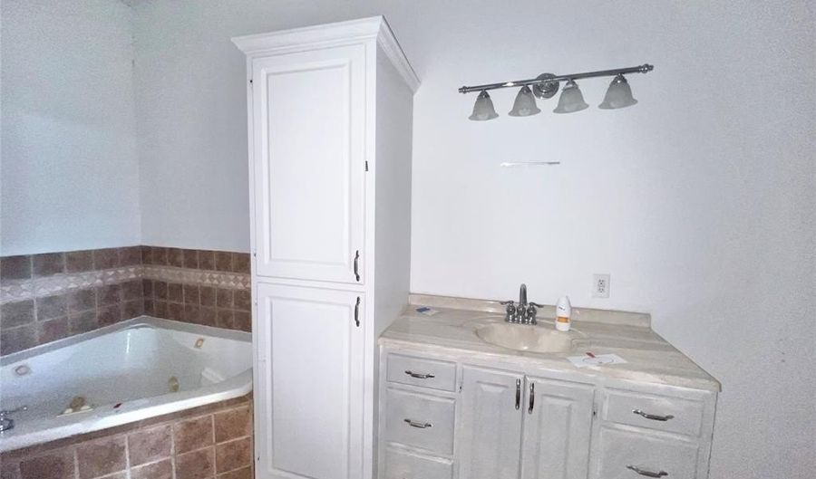 421 N 9th Ave, Teague, TX 75860 - 4 Beds, 2 Bath