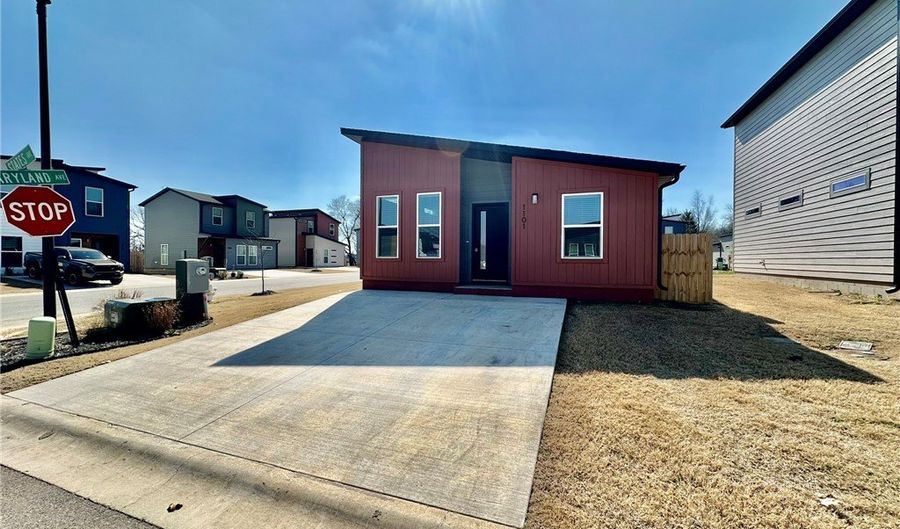 1101 States Ave, Bentonville, AR 72713 - 2 Beds, 1 Bath