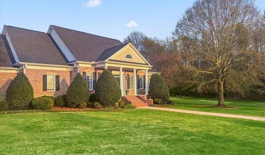 978 Hampton Ridge Cir NW, Arab, AL 35016 - 4 Beds, 4 Bath