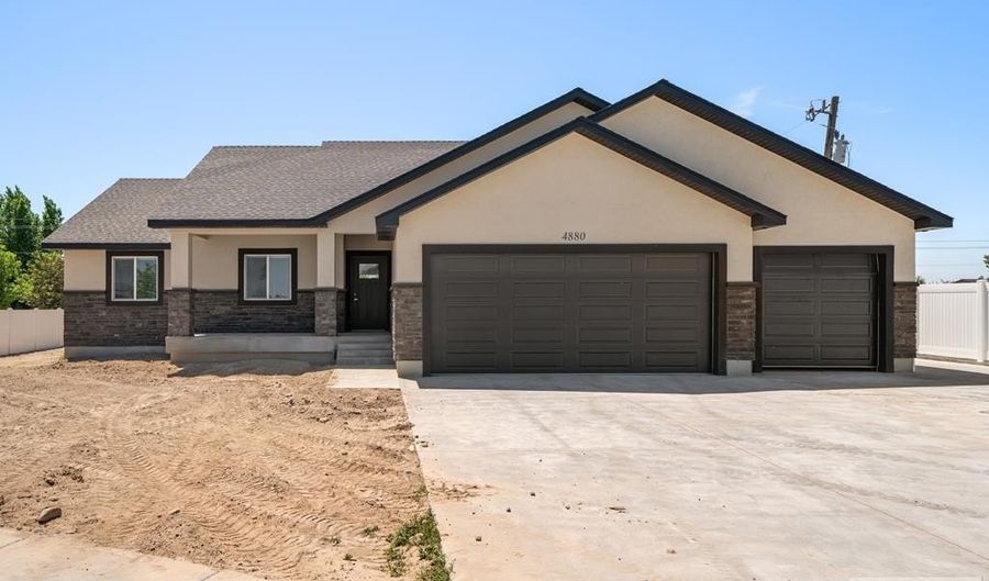 4880 S Rocky Mountain Dr, Ammon, ID 83406 - 6 Beds, 3 Bath