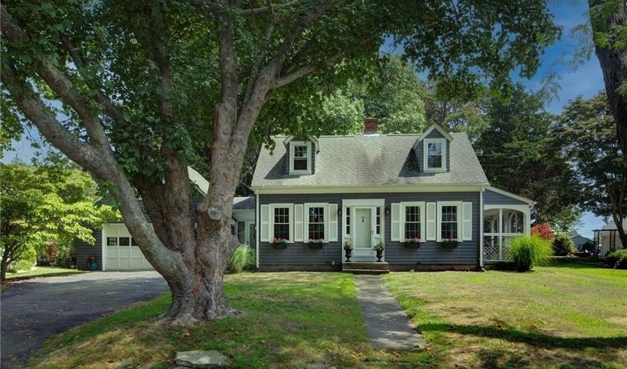 19 Harborview Ave, Bristol, RI 02809 - 4 Beds, 2 Bath