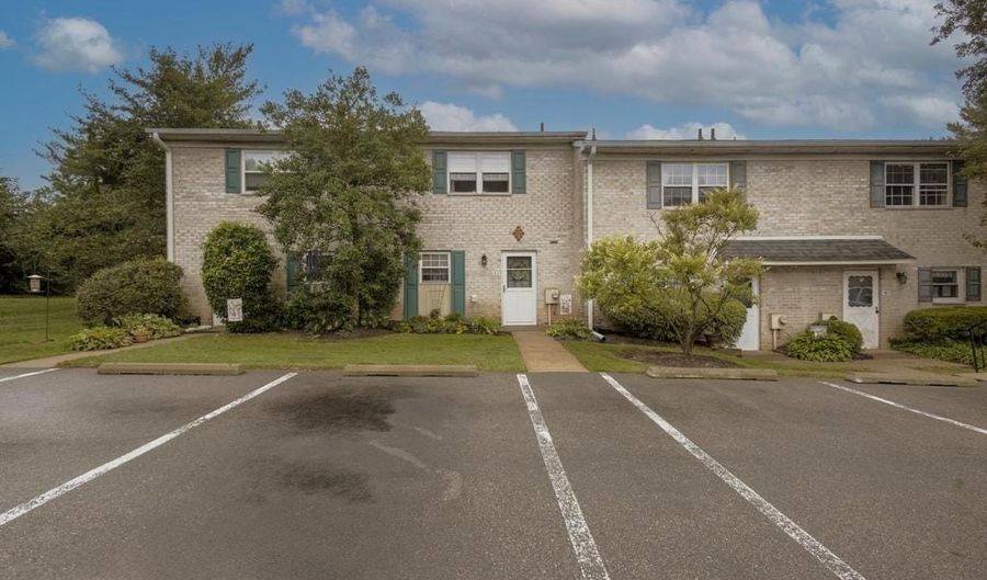 90 HAMPSTEAD Dr 90, Ambler, PA 19002 - 2 Beds, 3 Bath