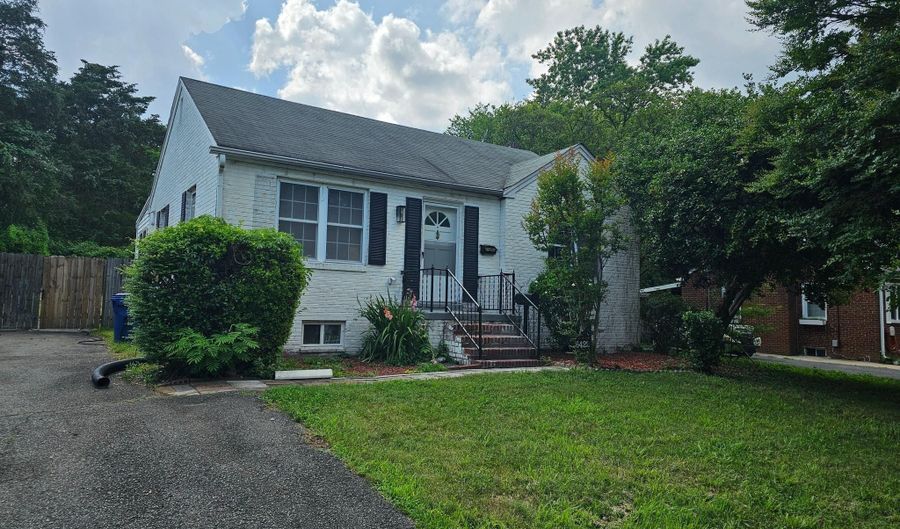 6422 PICKETT St, Alexandria, VA 22306 - 3 Beds, 2 Bath
