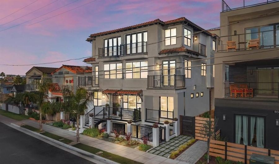 812 N Cleveland St 3, Oceanside, CA 92054 - 3 Beds, 5 Bath