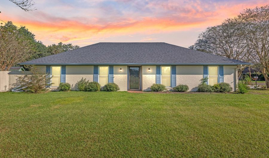 504 Orange Dr, Abbeville, LA 70510 - 3 Beds, 3 Bath