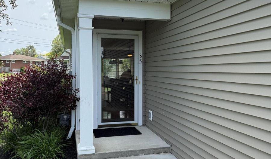 35 Governor Cir, Albany, NY 12208 - 2 Beds, 2 Bath