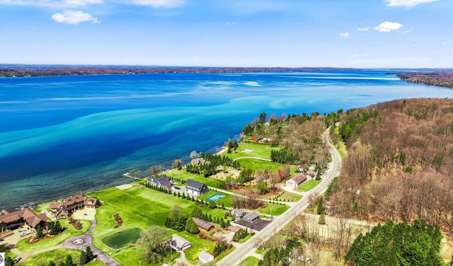 11256 SE Torch Lake Dr, Alden, MI 49612 - 3 Beds, 2 Bath