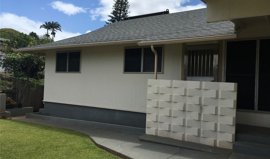 98-1429 Akaaka St Upstairs, Aiea, HI 96701 - 3 Beds, 2 Bath