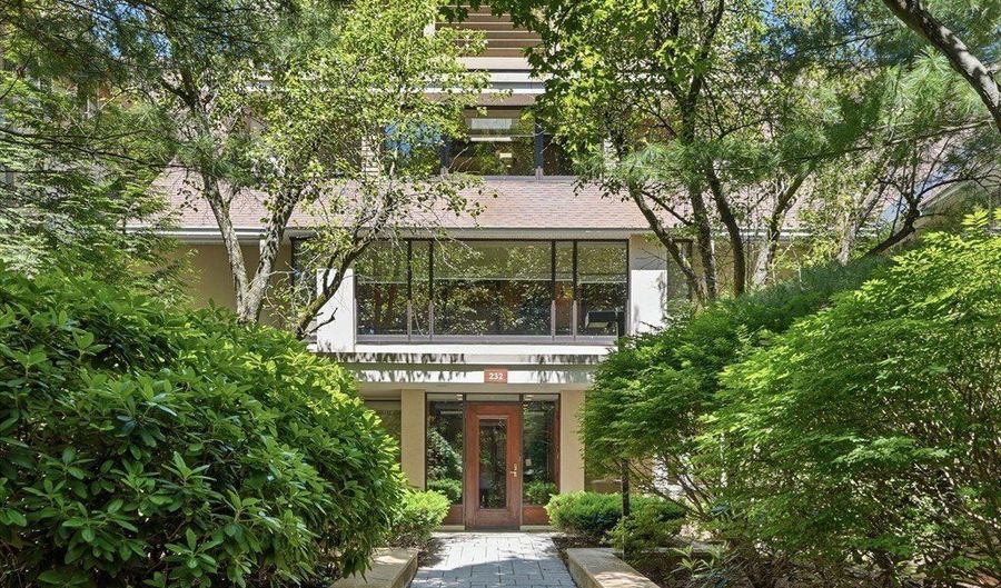 232 Allandale Rd 3A, Boston, MA 02467 - 2 Beds, 3 Bath