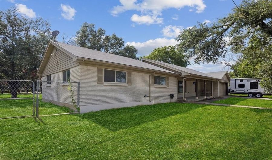 403 N Baugh St, Alvarado, TX 76009 - 3 Beds, 2 Bath