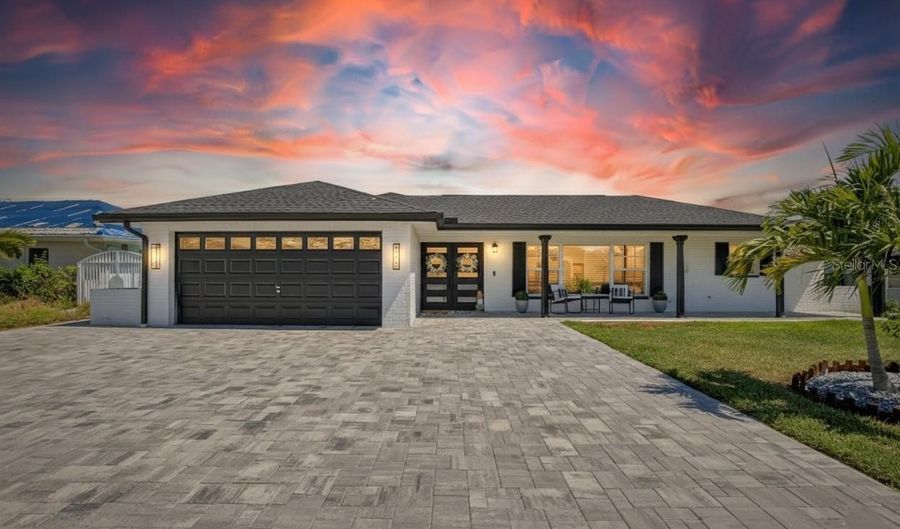 6337 COCOA Ln, Apollo Beach, FL 33572 - 4 Beds, 2 Bath