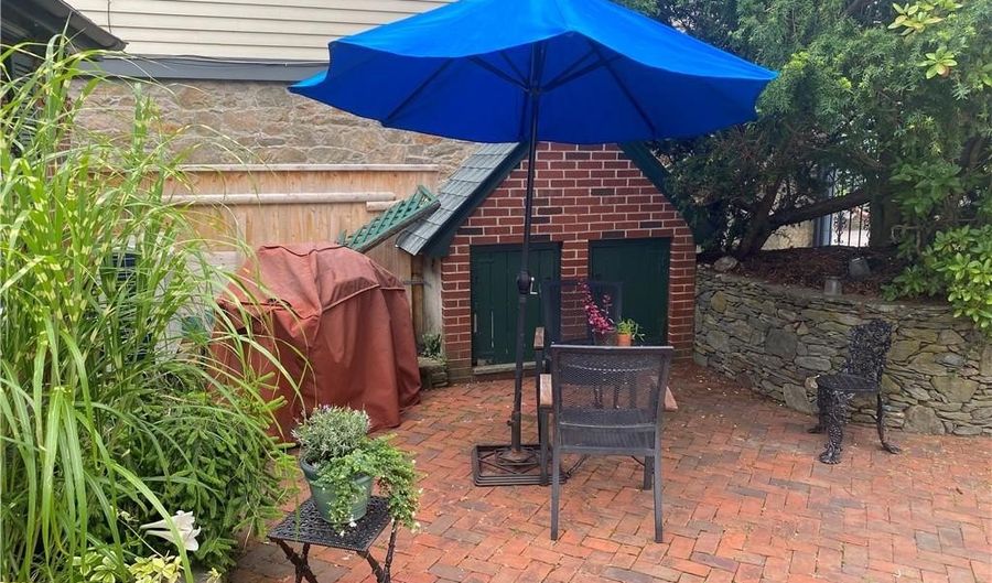 4 Coddington Wharf, Newport, RI 02840 - 2 Beds, 1 Bath