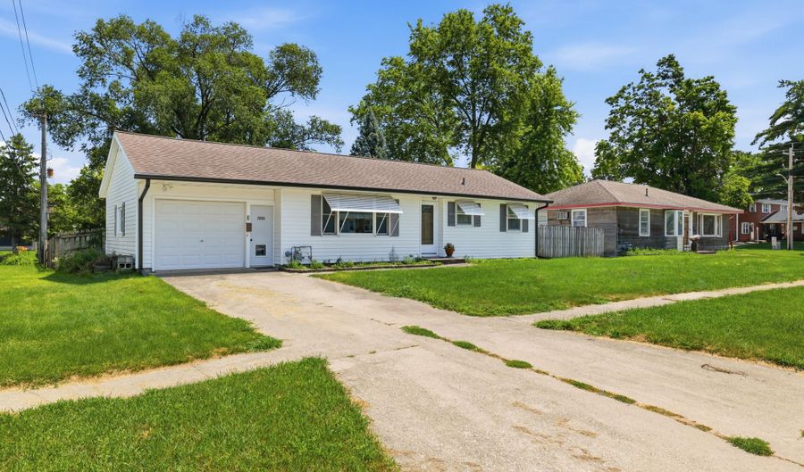 2008 Douglas Ave, Ames, IA 50010 - 3 Beds, 1 Bath