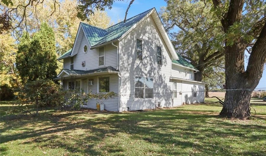 4705 Prairieburg Rd, Anamosa, IA 52205 - 5 Beds, 1 Bath
