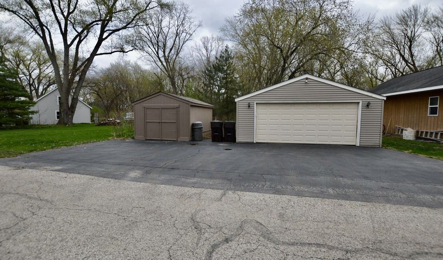 4506 Lakewood Rd, McHenry, IL 60050 - 3 Beds, 2 Bath