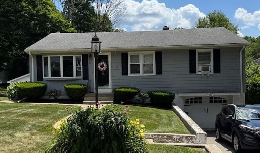61 Alaska St, Cumberland, RI 02864 - 3 Beds, 2 Bath