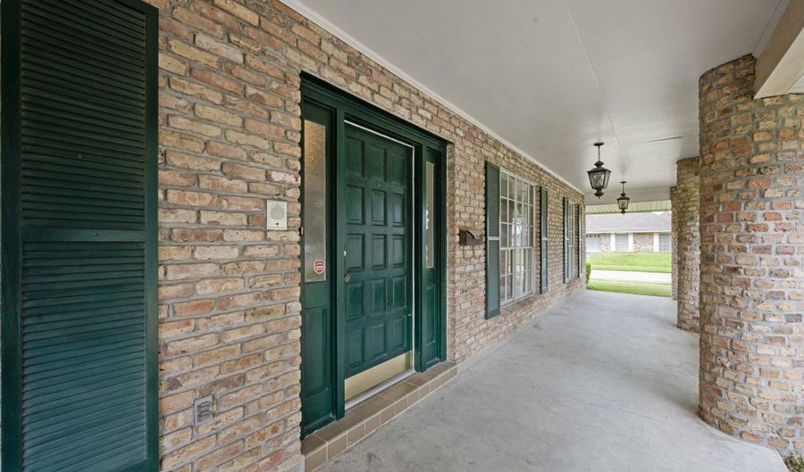 2285 San Clemente Dr, Baton Rouge, LA 70815 - 3 Beds, 3 Bath