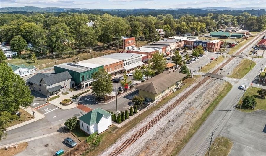 115 S Main St, Adairsville, GA 30103 - 6 Beds, 8 Bath