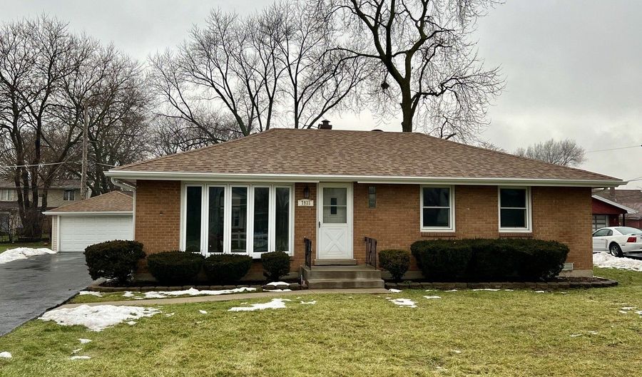 7932 S 86th Ct, Justice, IL 60458 - 3 Beds, 1 Bath