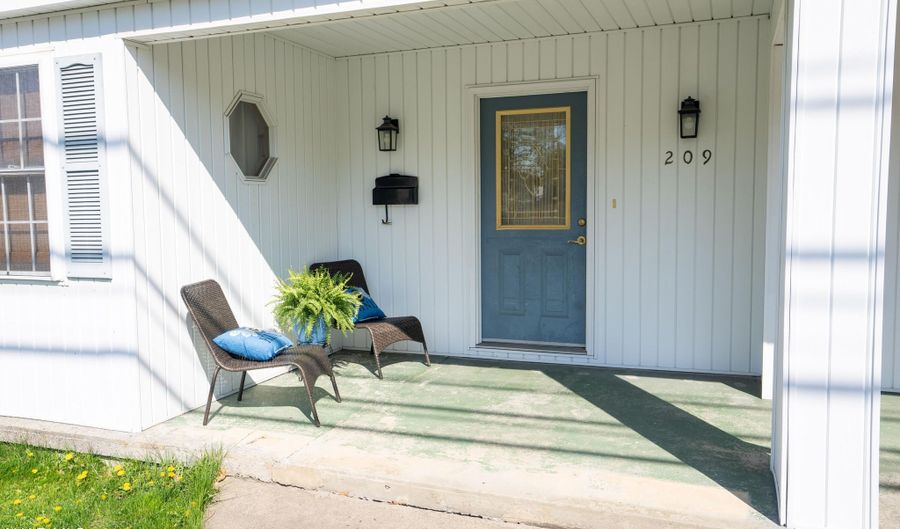 209 Keystone St, Altoona, PA 16602 - 3 Beds, 3 Bath