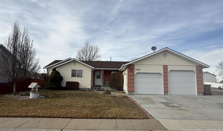 5967 Noah St, Chubbuck, ID 83202 - 6 Beds, 3 Bath