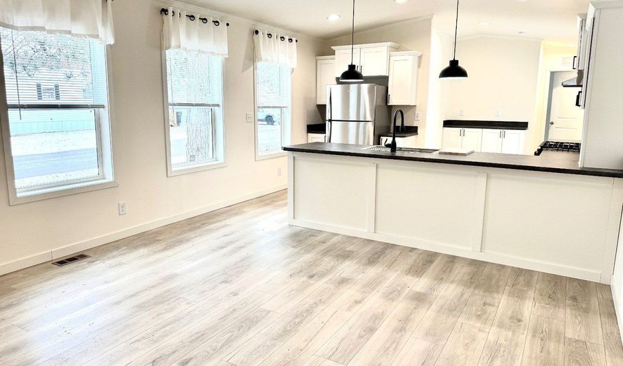 450 Sweetpea Ln, Altoona, WI 54720 - 3 Beds, 2 Bath