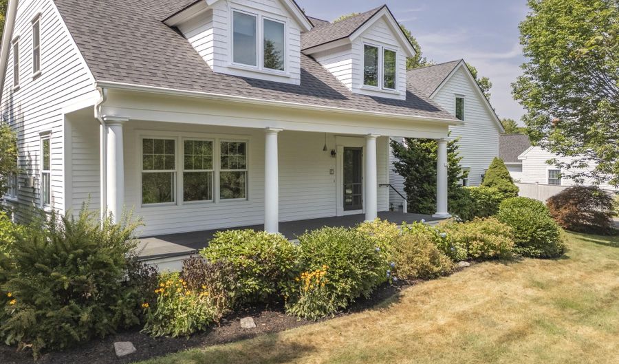 2 Sunnyfield Ln, Falmouth, ME 04105 - 4 Beds, 3 Bath