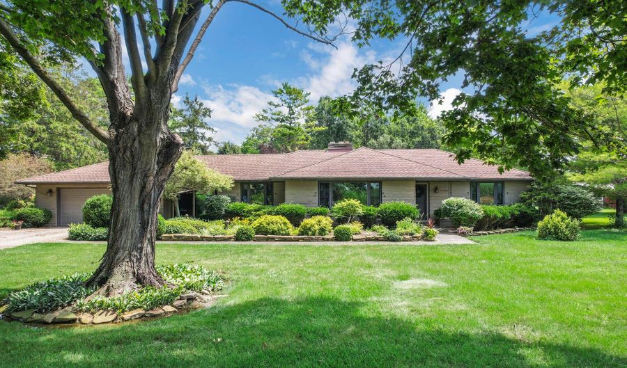 13450 Commercial Point Rd, Ashville, OH 43103 - 3 Beds, 2 Bath